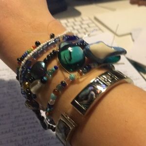 DIY custom blue, gold and white bracelets 💙🤍⚜️